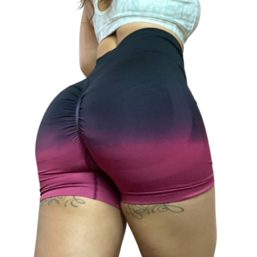 Ombré scrunch butt shorts